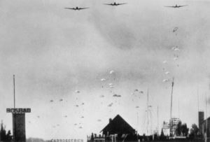 duitse_parachutisten_landen_in_nederland_op_10_mei_1940b