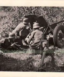 Alternative view of GER015 - German PaK184r 4.5cm Anti-tank Gun & Crew - Summer Uniform