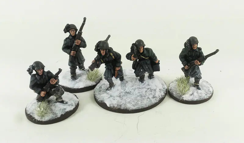 BER104 - Italian Bersaglieri Squad B – Winter Uniform - Image 2