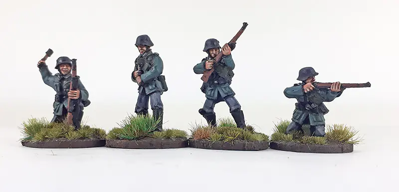 GER303 - Early War German Squad A - Summer Uniform - Image 4