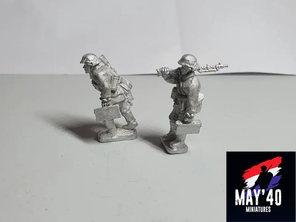 M40SS-INF-01 Early War SS squad with mg34 team moving