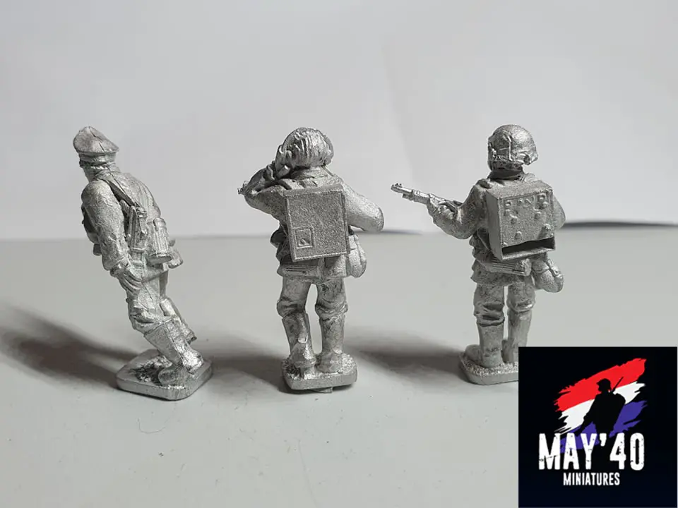 M40SS-CMD-01 Early War SS officer with radio set - Image 2
