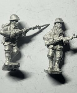 Alternative view of KNIL-INF-04 KNIL Squad 4 Native Madsen hip firing (helmet)