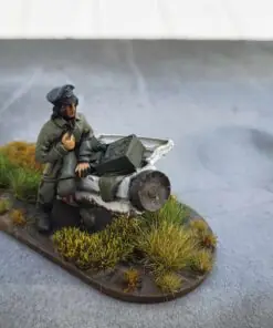 M40FJ-CMD-05 Fallschirmjäger officer with radio set