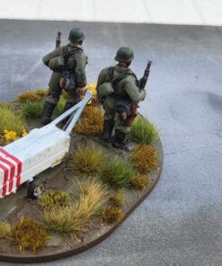 Alternative view of M40FJ-CON-04 Fallschirmjäger pulling container